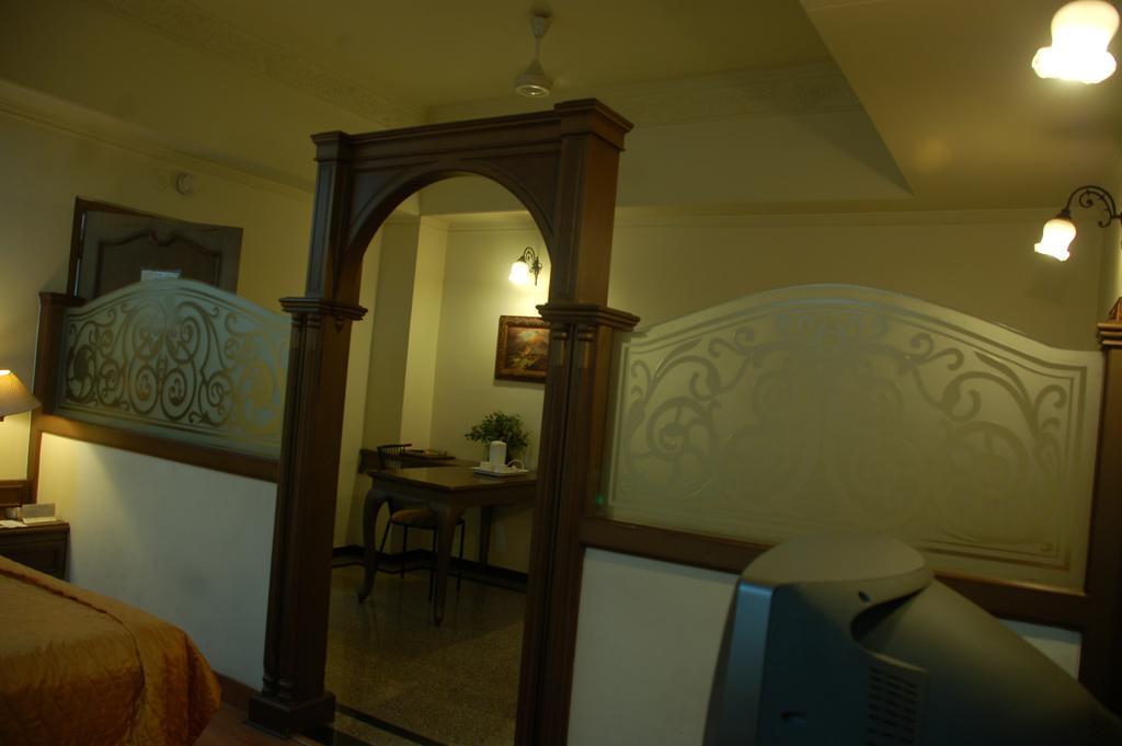 Park Palace Hotel Kolkata Room photo